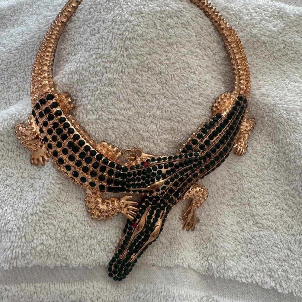 Elegant Statement Necklace – Timeless Chic Style - Picture 5 of 5